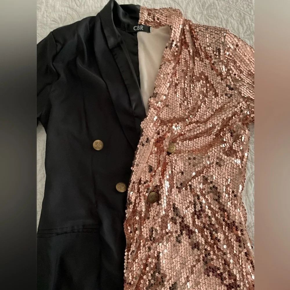 ʙʟᴀᴢᴇʀ  , ʙʀᴀɴᴅ : ᴄʙʀ  , ꜱɪᴢᴇ : ᴍ ᴄᴏʟᴏʀ: ʙʟᴀᴄᴋ ᴀɴᴅ ɢᴏʟᴅ - Picture 6 of 6